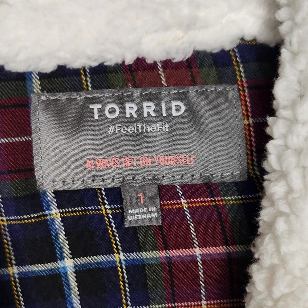 Torrid Sherpa Lined Denim Jacket Plaid Lined Size 1 (Plus) Cozy Jean Coat - Picture 3 of 8